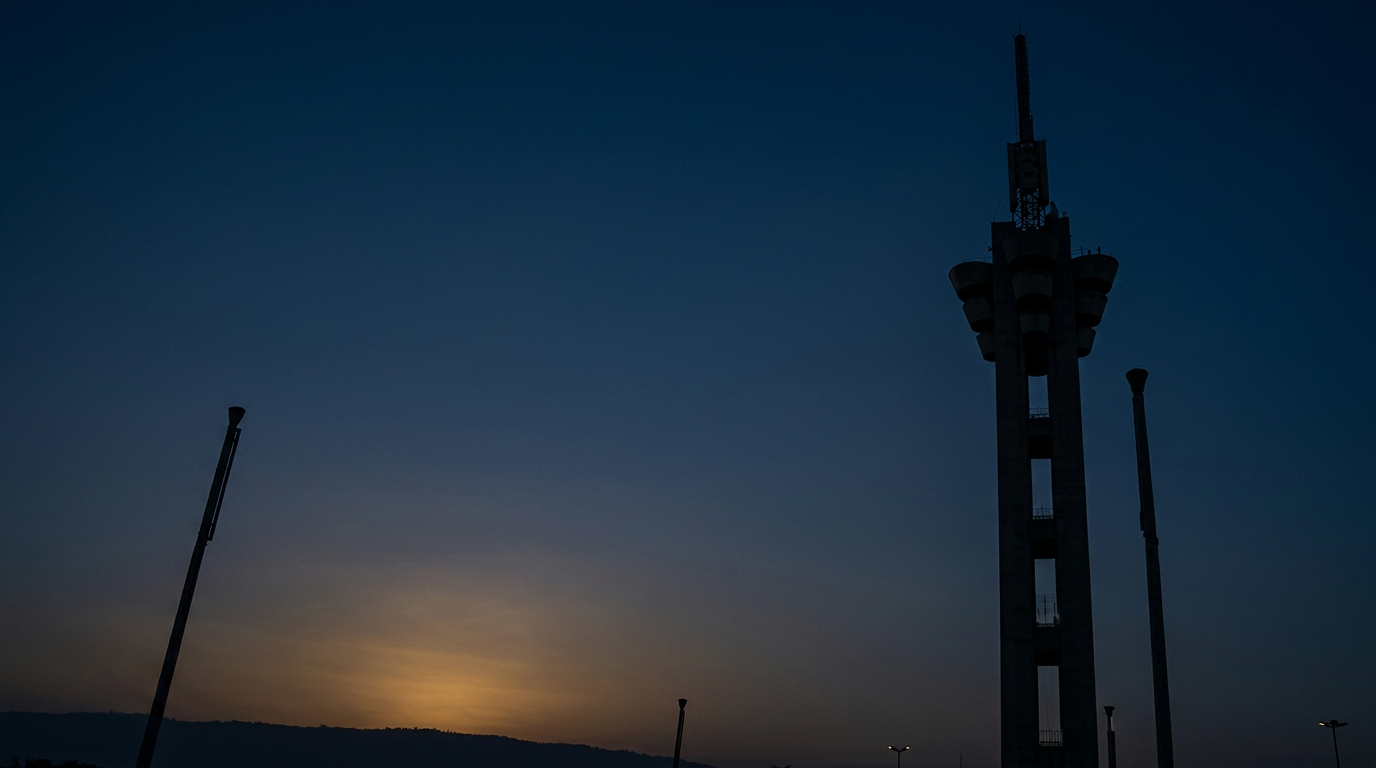 Silhouette de l'Échangeur de Limete à Kinshasa au crépuscule